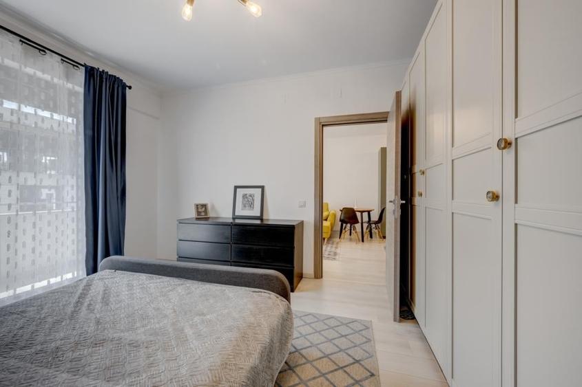 Apartament cu 3 camere semidecomandat, mobilat în Unirii