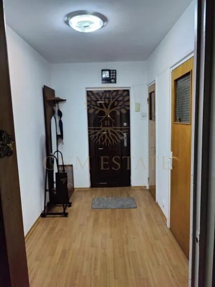 Apartament cu 3 camere decomandat, mobilat în Drumul Taberei