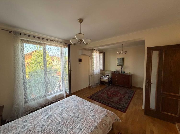 Casă cu 4 camere cu Teren 400 Mp în Berceni