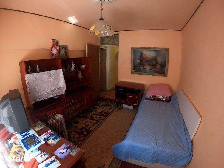 Apartament cu 4 camere decomandat în Central