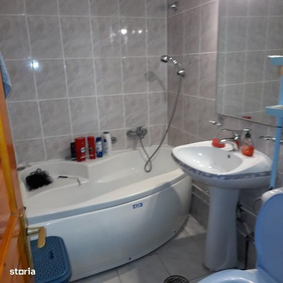 Apartament cu 3 camere decomandat în Exterior Vest