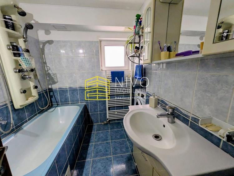 Casă individuală cu 11 camere cu Piscina în Platou