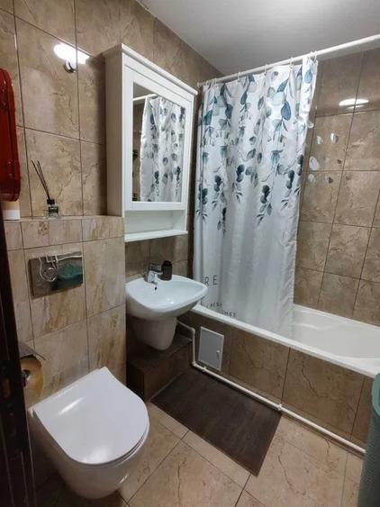 Apartament cu 3 camere decomandat, mobilat în Gorjului
