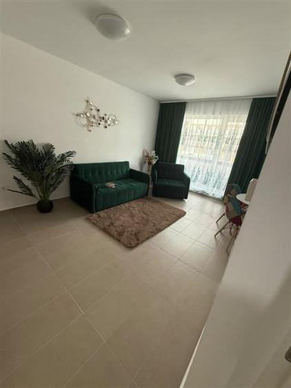 Apartament cu 2 camere decomandat, mobilat în Tractorul