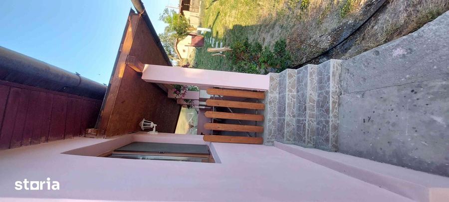 Casă cu 2 camere cu Teren 2200 Mp în Central