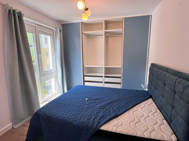Apartament cu 2 camere semidecomandat în Girocului