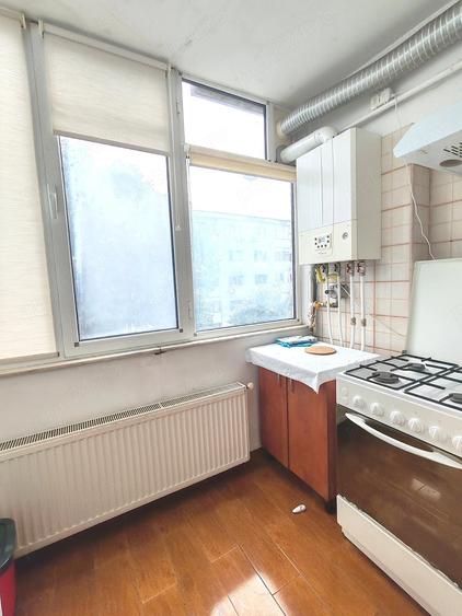 Apartament cu 2 camere semidecomandat în Craiovei