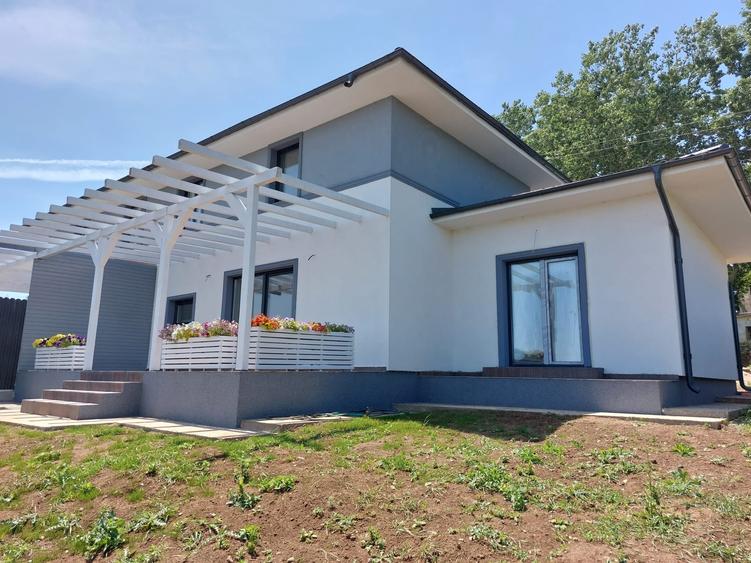 Casă cu 4 camere cu Teren 600 Mp în Est