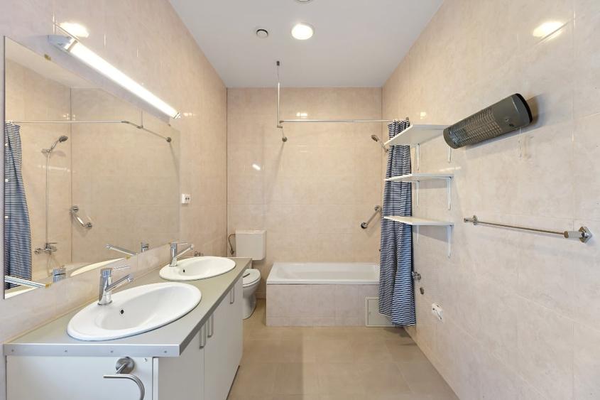 Casă individuală cu 5 camere cu Canalizare în Podgoria