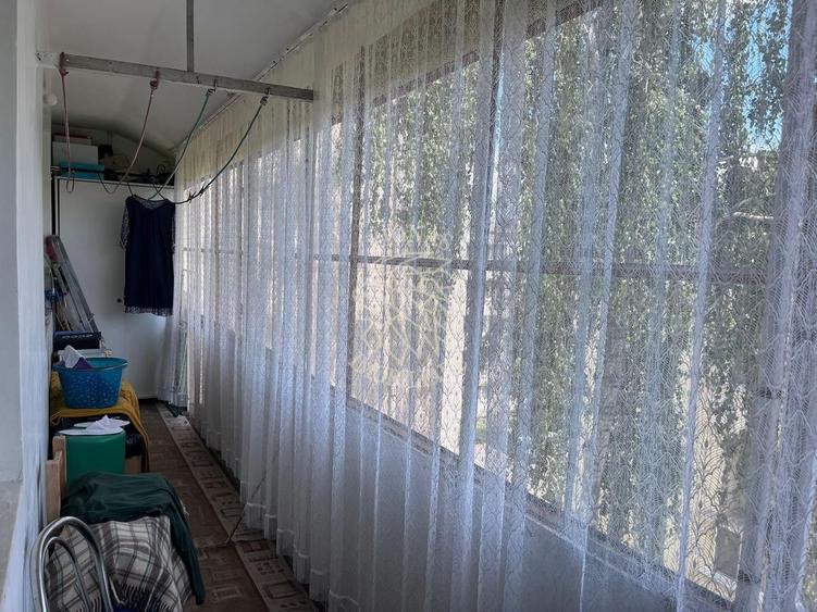 Apartament cu 3 camere semidecomandat, mobilat în Independenței