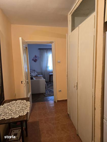 Garsonieră decomandată în Est
