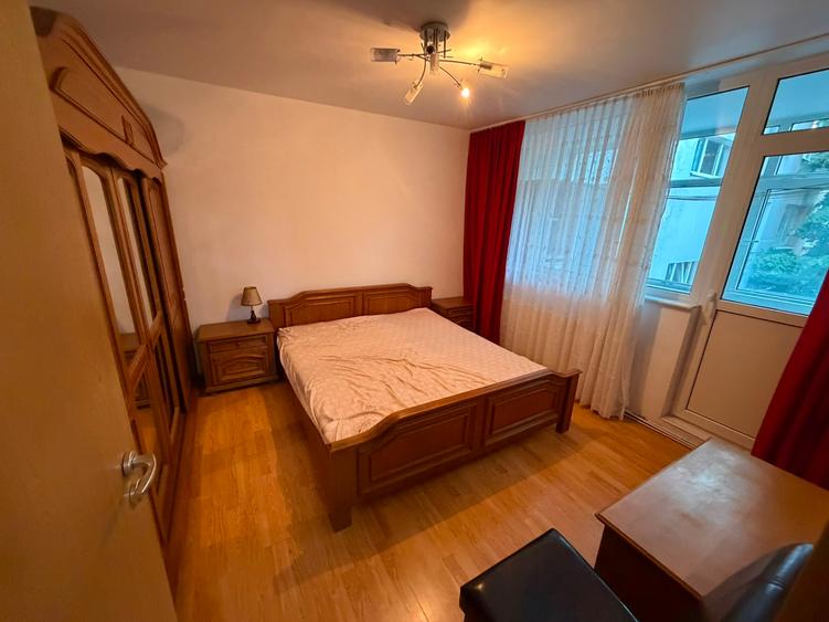 Apartament cu 4 camere decomandat în Titan