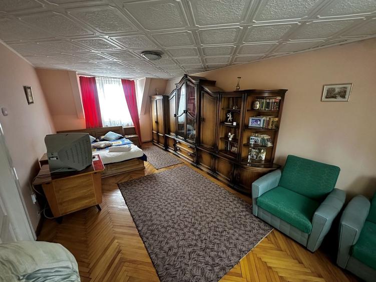 Casă individuală cu 7 camere cu Canalizare în Sânmartin