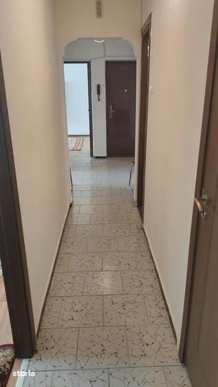 Apartament cu 3 camere în Tei