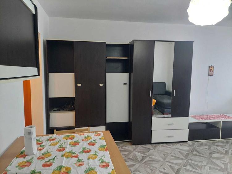 Garsonieră semidecomandată în Drumul Carului