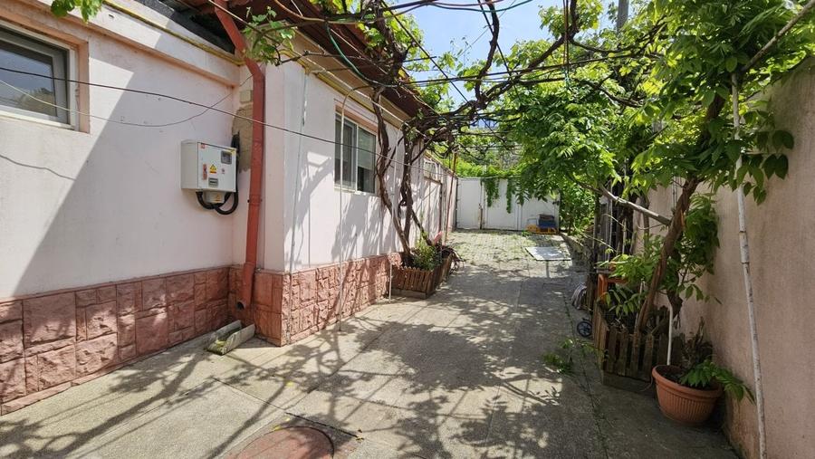 Casă individuală cu 6 camere cu Canalizare în Faleza Nord