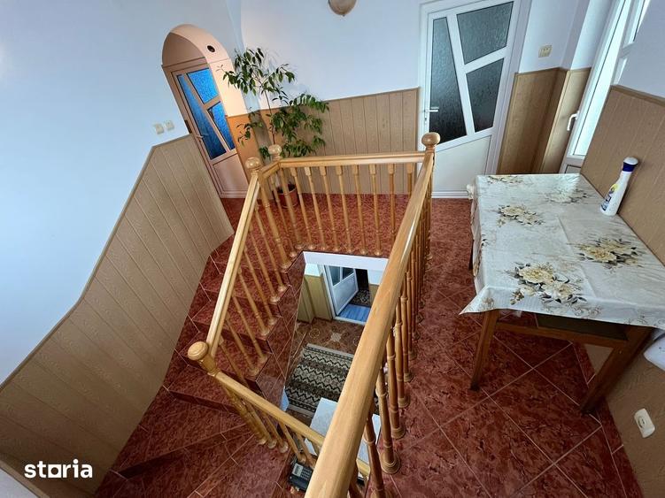 Casă cu 5 camere cu Teren 400 Mp în Central
