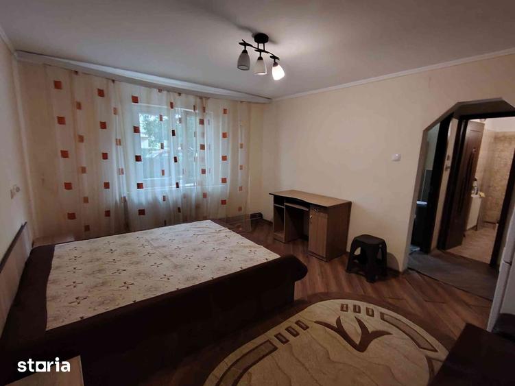 Apartament cu 2 camere semidecomandat în Micro 6