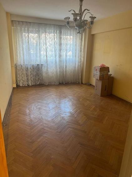 Apartament cu 4 camere decomandat în Titulescu