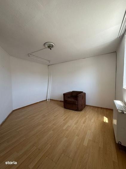Casă cu 4 camere în Mărgeanului