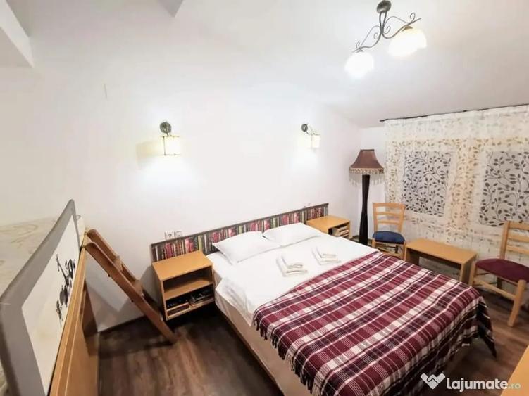 Casă cu 10 camere cu Teren 1900 Mp în Central