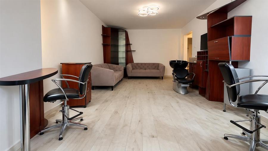 Apartament cu 3 camere decomandat în Răcădău