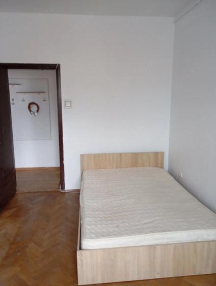 Apartament cu 2 camere decomandat în Tractorul