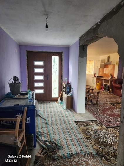 Casă cu 4 camere cu Teren 1700 Mp în Zamostea
