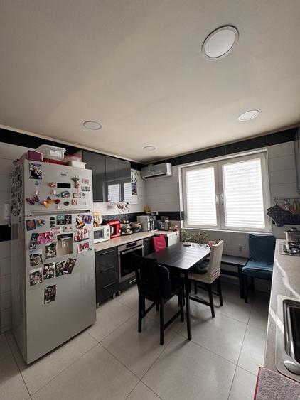 Apartament cu 3 camere semidecomandat în Crângași