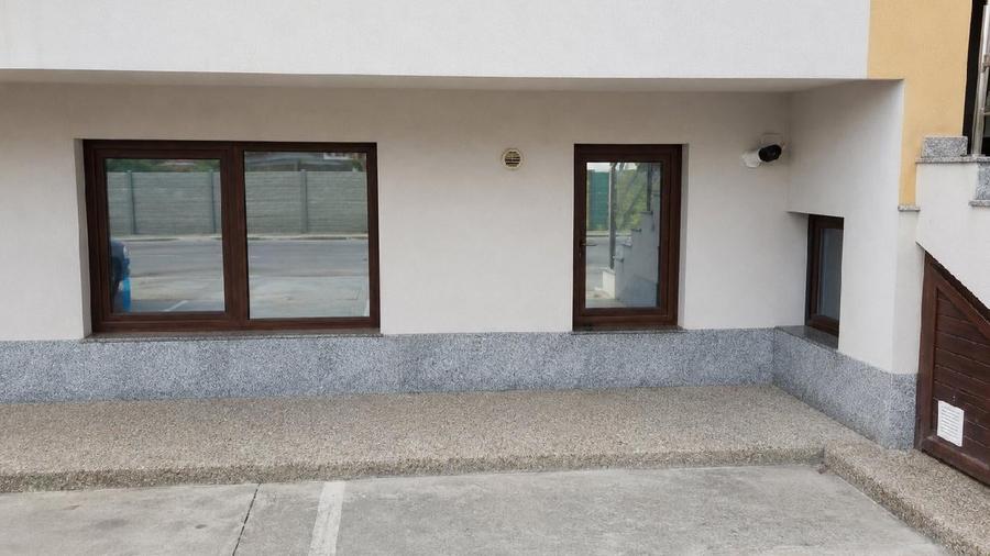 Garsonieră decomandată în Roșu