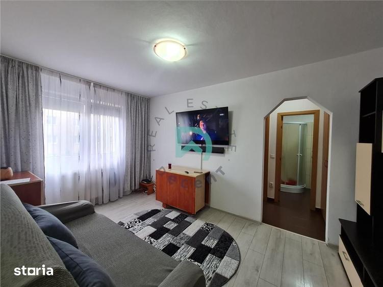 Apartament cu 2 camere semidecomandat în Florilor