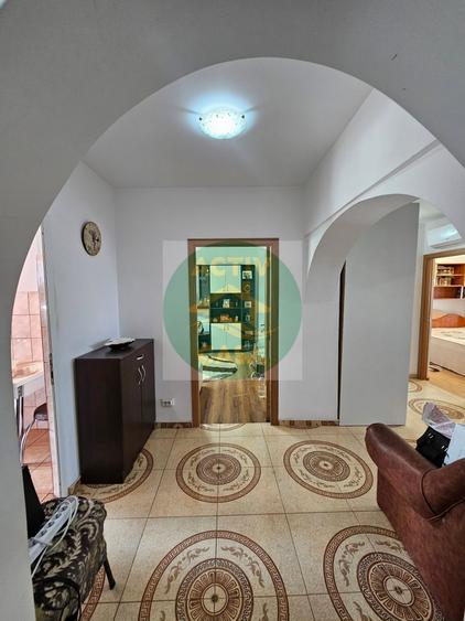 Apartament cu 3 camere decomandat în Central