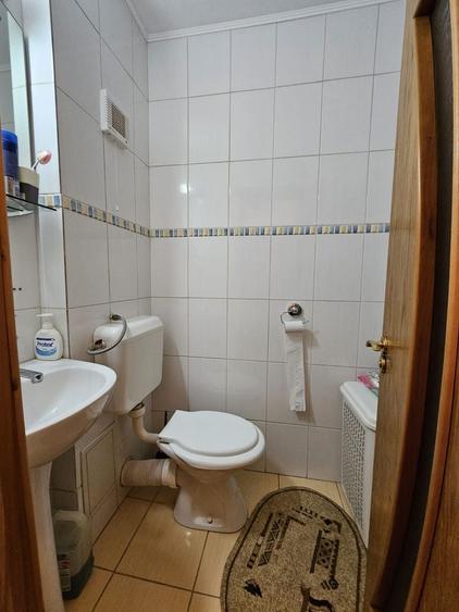 Apartament cu 3 camere decomandat, mobilat în Dacia