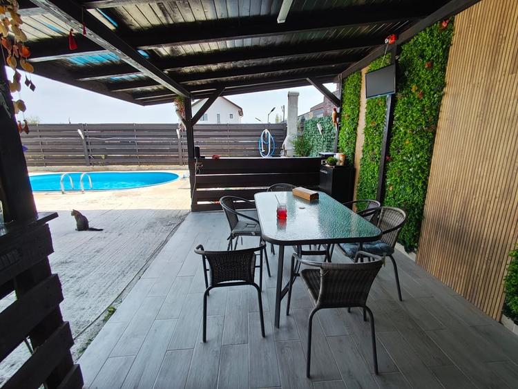 Casă cu 3 camere cu Piscina în Săbăreni