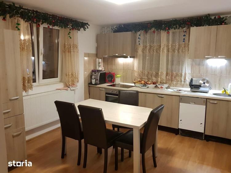 Casă cu 5 camere cu Teren 1200 Mp în Central