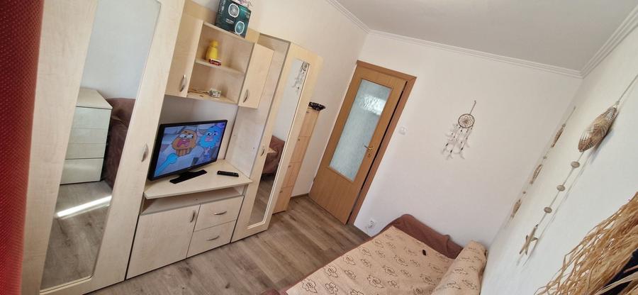 Apartament cu 3 camere semidecomandat în Palazu Mare