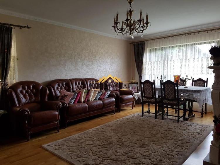 Casă cu 5 camere cu Teren 733 Mp în Central
