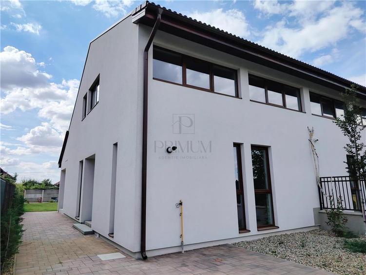 Duplex cu 5 camere cu Canalizare în Moșnița Nouă