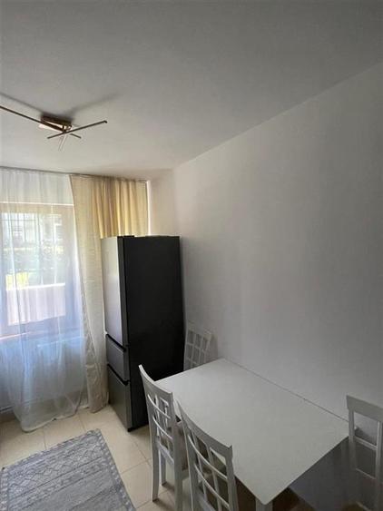 Apartament cu 3 camere semidecomandat, mobilat în Ultracentral