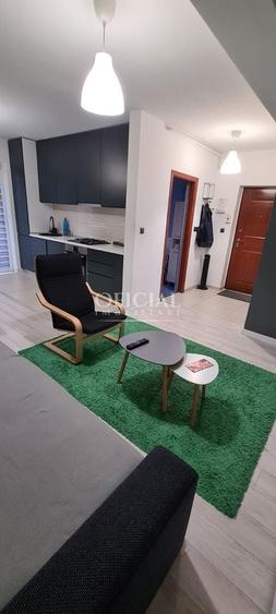 Apartament cu 3 camere semidecomandat, mobilat în Florești
