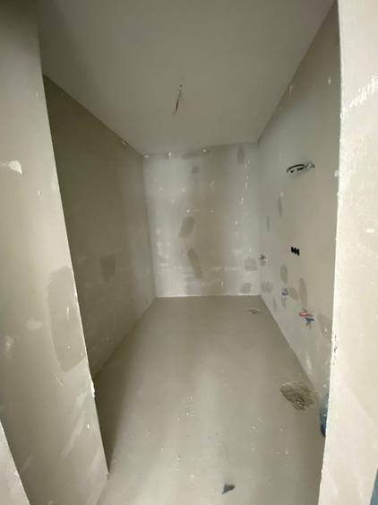 Apartament cu 3 camere semidecomandat în Est