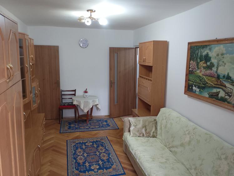 Apartament cu 2 camere semidecomandat în Girocului