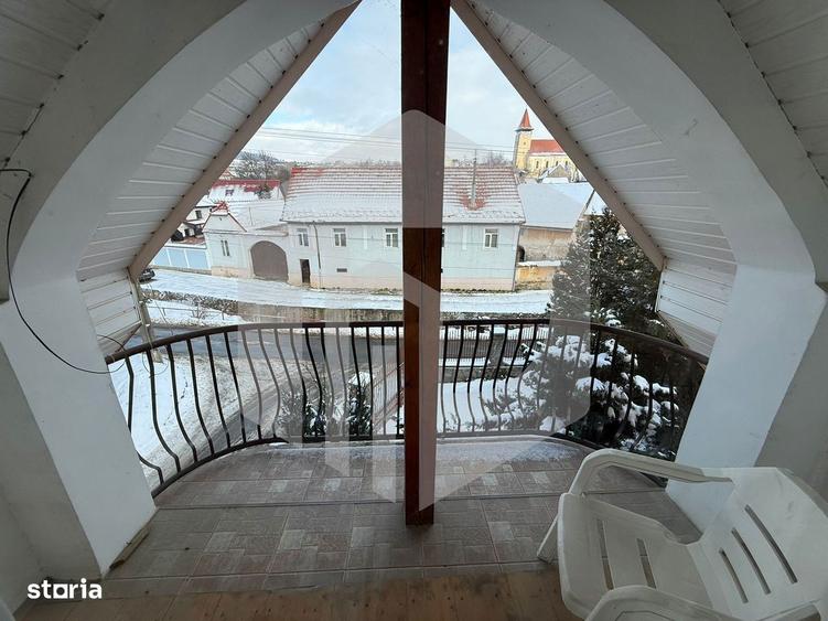 Casă cu 7 camere cu Teren 300 Mp în Central