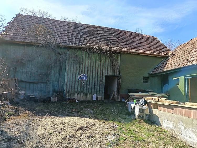 Casă cu Teren 1565 Mp în Sângătin