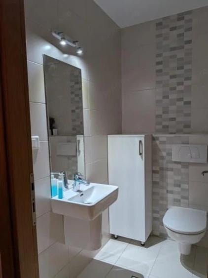 Apartament cu 3 camere decomandat, mobilat în Parcul Carol
