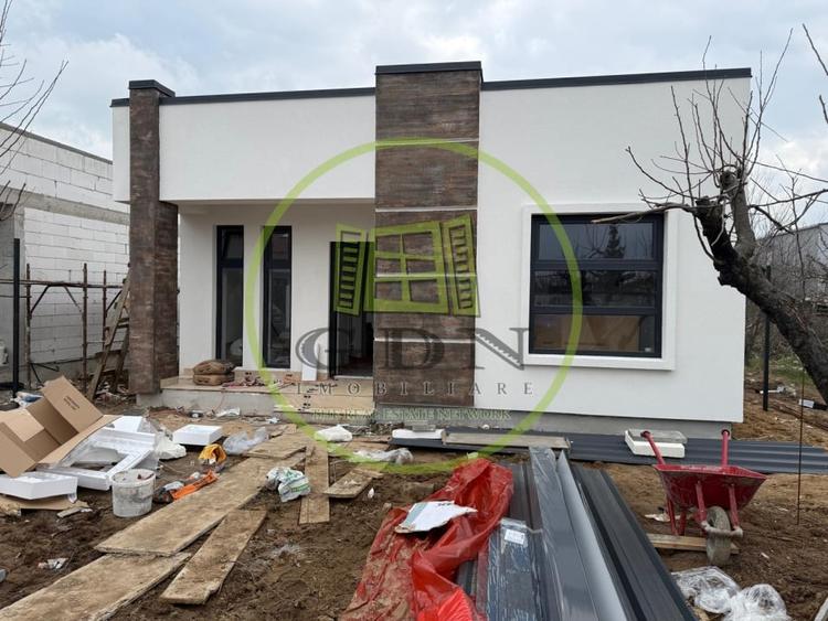 Casă individuală cu 3 camere cu Teren 300 Mp în Pielești