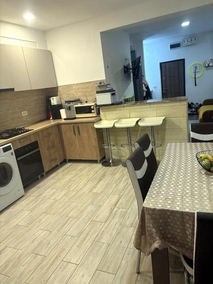 Casă cu 3 camere în Dumbrăvița