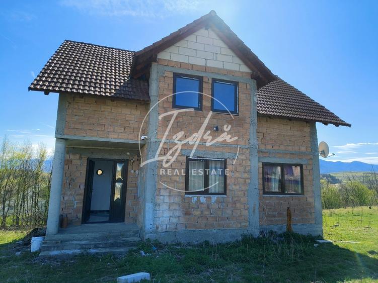 Casă individuală cu 5 camere cu Canalizare în Tălmaciu
