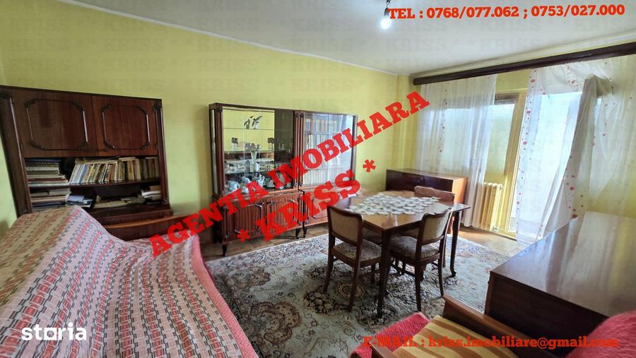Apartament cu 3 camere decomandat în Craiovei