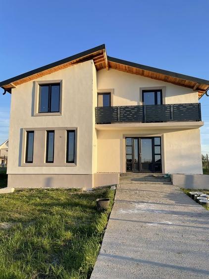 Casă cu 4 camere cu Teren 700 Mp în Central
